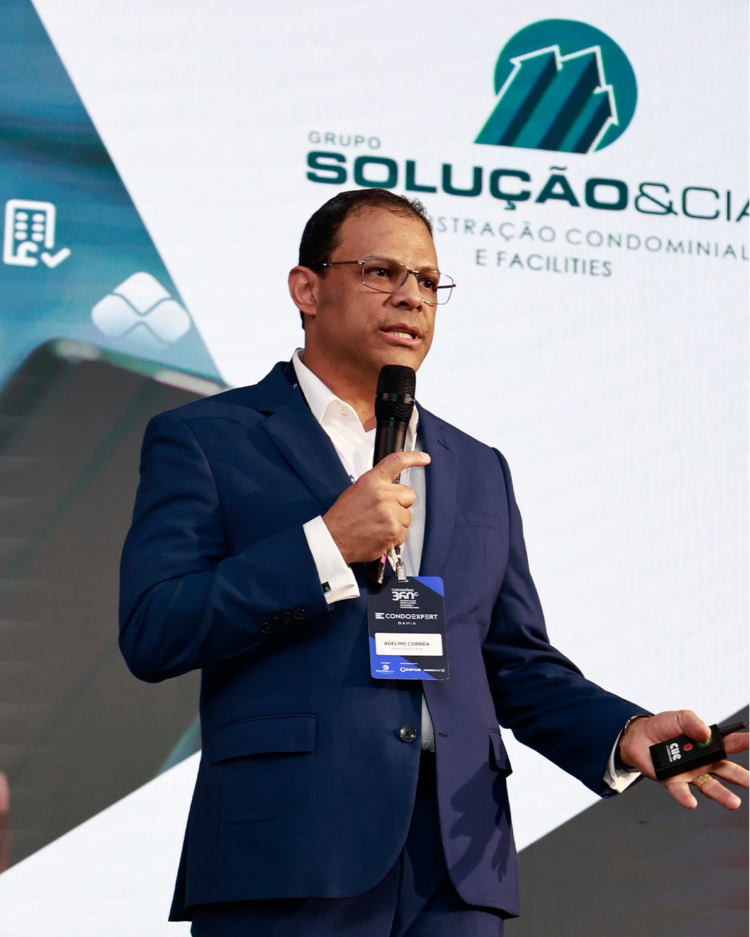 Adelmo Corrêa no palco do CondoExpert